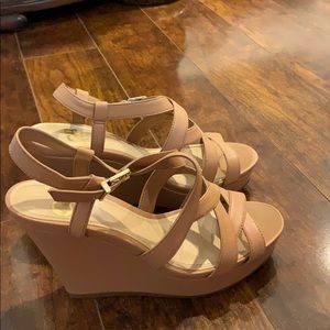 Super cute Gianni Bini wedges. Tan/nude color